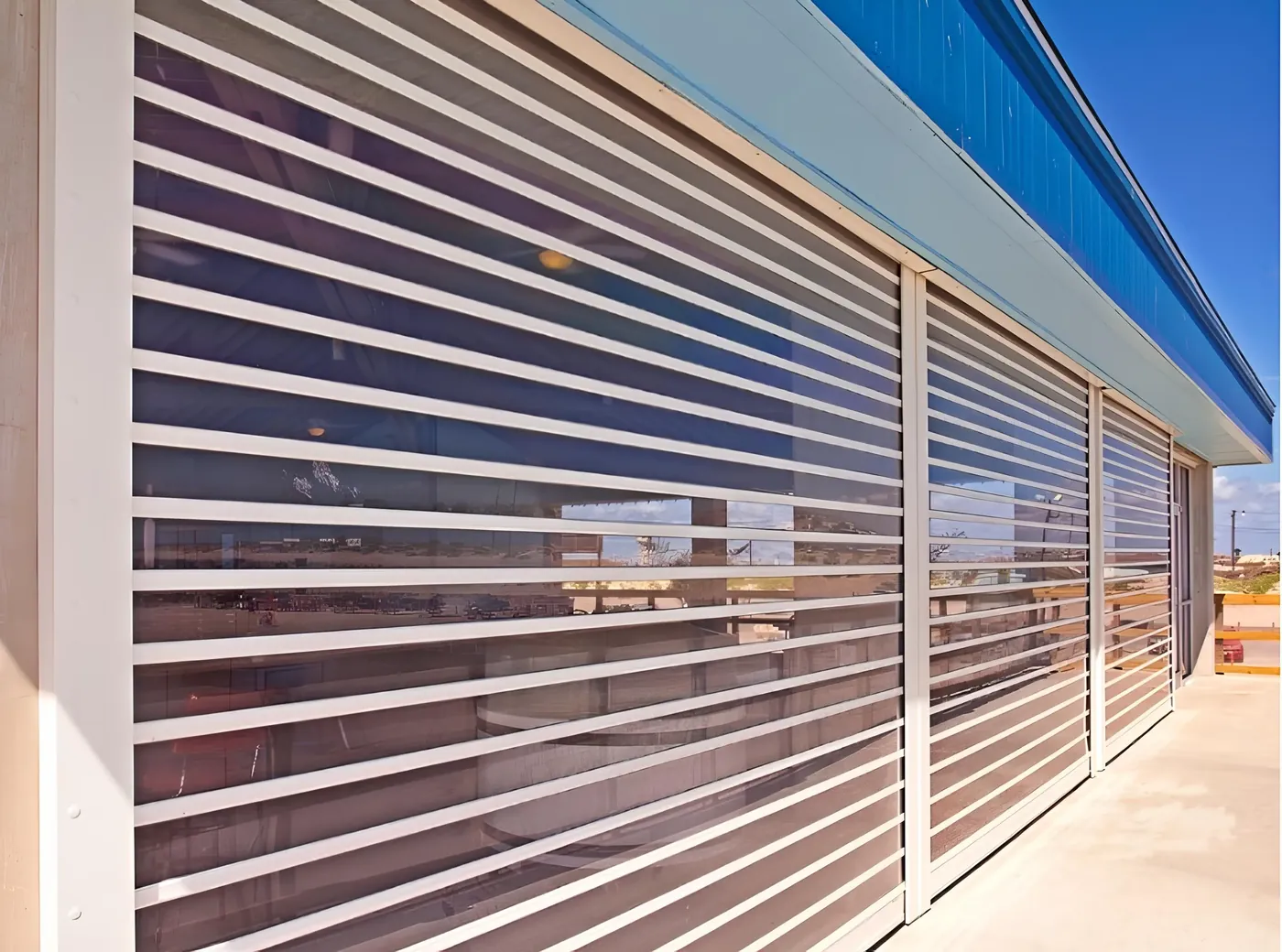 Rolling door polycarbonate