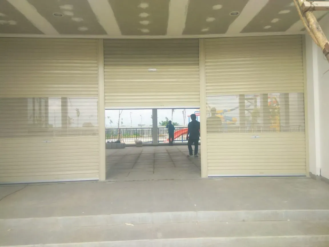 Ruko dua pintu di jalan utama