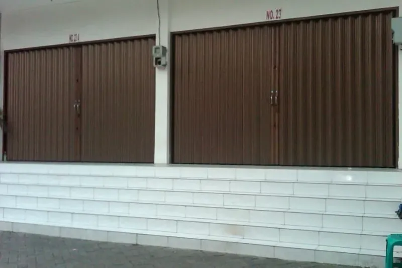 Garasi rumah, bukaan 4,2 m